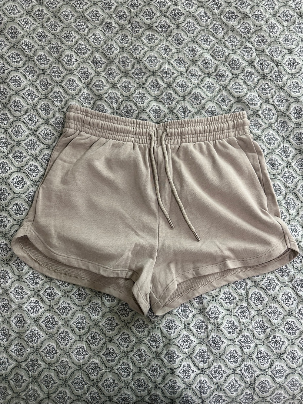 Women’s Casual Elastic Waist Shorts - Beige